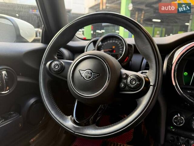 Білий Міні Hatch, об'ємом двигуна 1.5 л та пробігом 57 тис. км за 17490 $, фото 13 на Automoto.ua