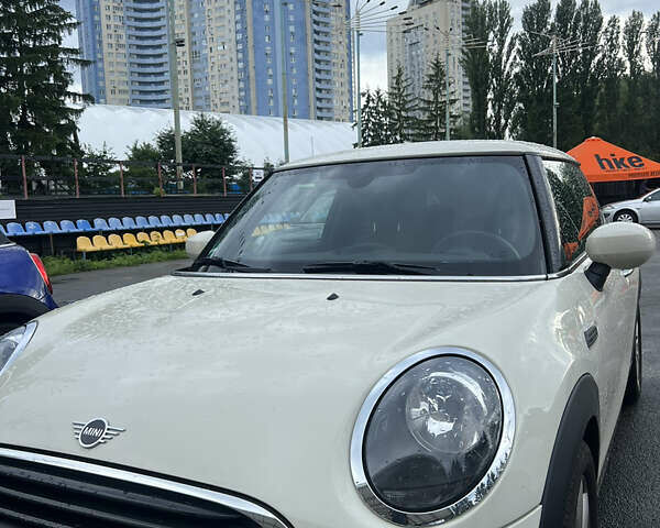 Білий Міні Hatch, об'ємом двигуна 1.5 л та пробігом 56 тис. км за 17000 $, фото 3 на Automoto.ua