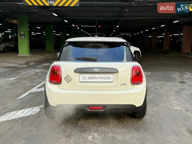 Білий Міні Hatch, об'ємом двигуна 1.5 л та пробігом 57 тис. км за 17490 $, фото 4 на Automoto.ua