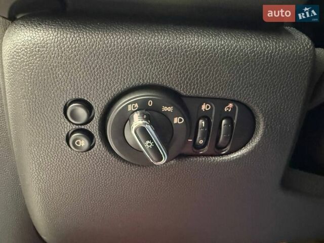 Белый Мини Hatch, объемом двигателя 1.5 л и пробегом 58 тыс. км за 16490 $, фото 15 на Automoto.ua