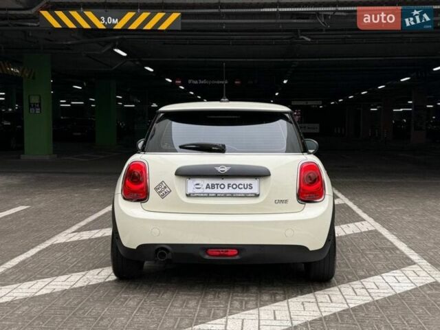 Белый Мини Hatch, объемом двигателя 1.5 л и пробегом 58 тыс. км за 16490 $, фото 5 на Automoto.ua