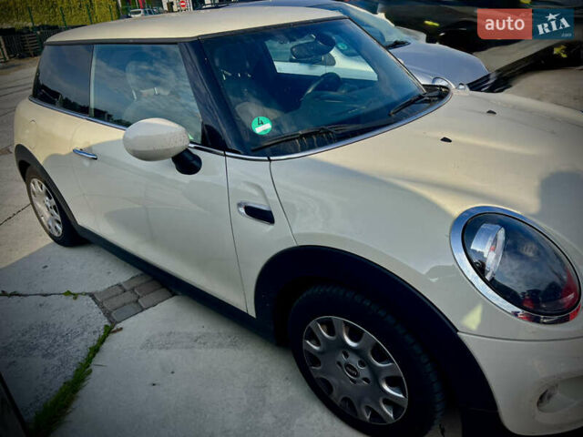 Білий Міні Hatch, об'ємом двигуна 1.5 л та пробігом 56 тис. км за 17000 $, фото 1 на Automoto.ua