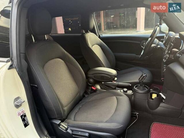 Білий Міні Hatch, об'ємом двигуна 1.5 л та пробігом 57 тис. км за 17490 $, фото 9 на Automoto.ua