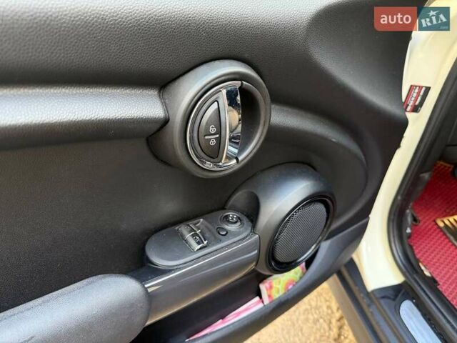 Білий Міні Hatch, об'ємом двигуна 1.5 л та пробігом 57 тис. км за 17490 $, фото 10 на Automoto.ua