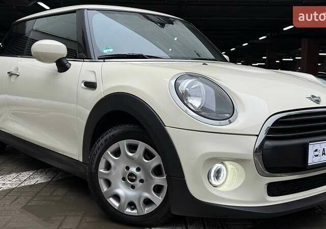 Білий Міні Hatch, об'ємом двигуна 1.5 л та пробігом 58 тис. км за 16990 $, фото 1 на Automoto.ua