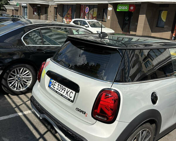 Белый Мини Hatch, объемом двигателя 2 л и пробегом 19 тыс. км за 34000 $, фото 2 на Automoto.ua