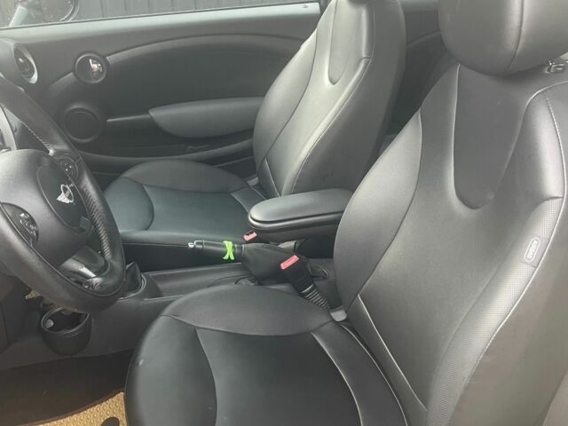 Белый Мини Hatch, объемом двигателя 1.6 л и пробегом 143 тыс. км за 8200 $, фото 7 на Automoto.ua