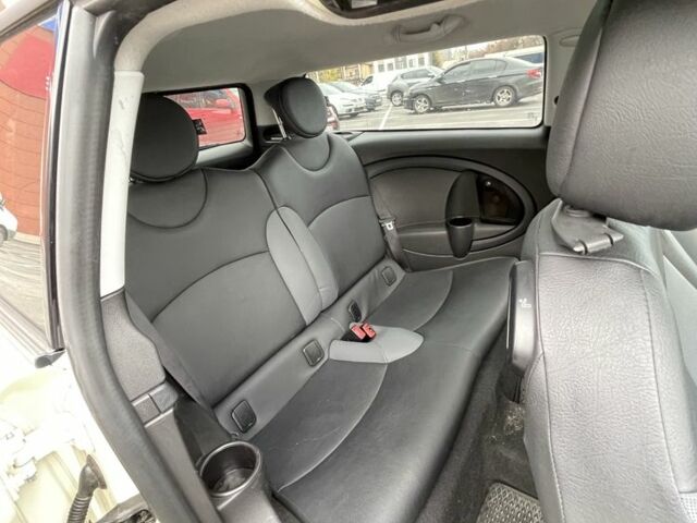 Белый Мини Hatch, объемом двигателя 1.6 л и пробегом 117 тыс. км за 7800 $, фото 6 на Automoto.ua