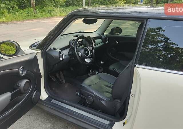 Бежевый Мини Hatch, объемом двигателя 1.6 л и пробегом 258 тыс. км за 5700 $, фото 22 на Automoto.ua