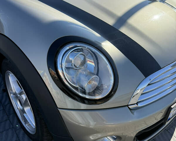 Бежевий Міні Hatch, об'ємом двигуна 1.6 л та пробігом 111 тис. км за 7000 $, фото 4 на Automoto.ua