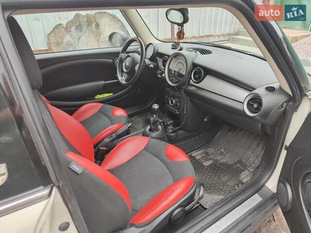 Бежевый Мини Hatch, объемом двигателя 1.6 л и пробегом 125 тыс. км за 8400 $, фото 7 на Automoto.ua