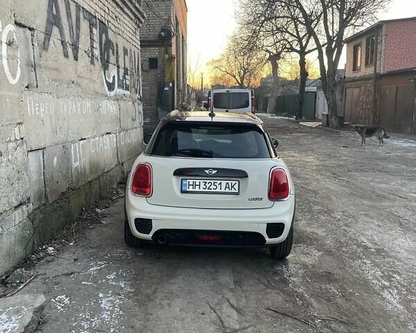 Бежевий Міні Hatch, об'ємом двигуна 1.5 л та пробігом 82 тис. км за 11100 $, фото 2 на Automoto.ua