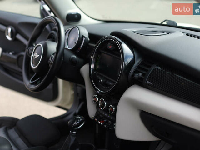 Бежевый Мини Hatch, объемом двигателя 2 л и пробегом 68 тыс. км за 16000 $, фото 24 на Automoto.ua