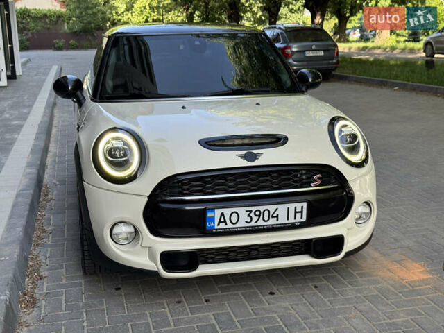 Бежевый Мини Hatch, объемом двигателя 2 л и пробегом 118 тыс. км за 18800 $, фото 1 на Automoto.ua