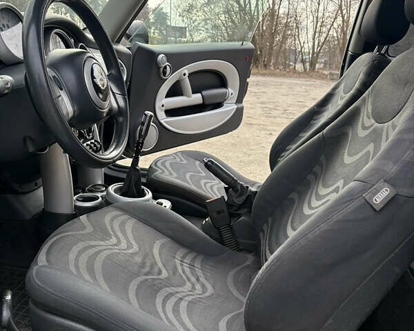 Черный Мини Hatch, объемом двигателя 1.6 л и пробегом 251 тыс. км за 3790 $, фото 12 на Automoto.ua