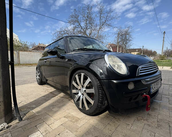 Черный Мини Hatch, объемом двигателя 1.6 л и пробегом 251 тыс. км за 3790 $, фото 4 на Automoto.ua