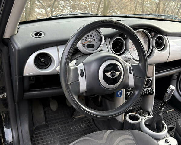 Черный Мини Hatch, объемом двигателя 1.6 л и пробегом 251 тыс. км за 3790 $, фото 13 на Automoto.ua