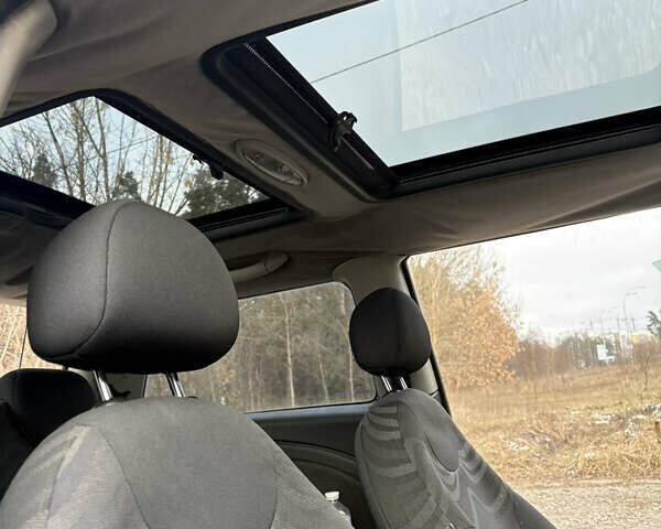 Черный Мини Hatch, объемом двигателя 1.6 л и пробегом 251 тыс. км за 3790 $, фото 16 на Automoto.ua