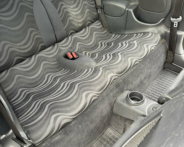 Черный Мини Hatch, объемом двигателя 1.6 л и пробегом 251 тыс. км за 3790 $, фото 9 на Automoto.ua