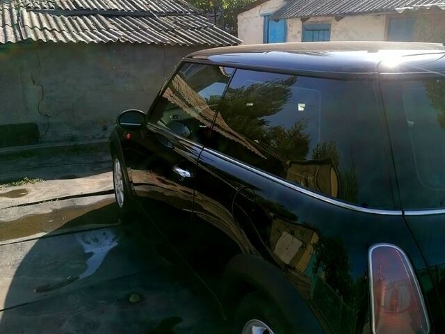 Черный Мини Hatch, объемом двигателя 1.6 л и пробегом 230 тыс. км за 4500 $, фото 6 на Automoto.ua