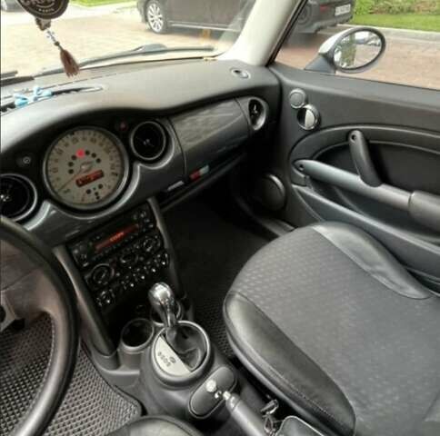 Черный Мини Hatch, объемом двигателя 1.6 л и пробегом 302 тыс. км за 4800 $, фото 1 на Automoto.ua