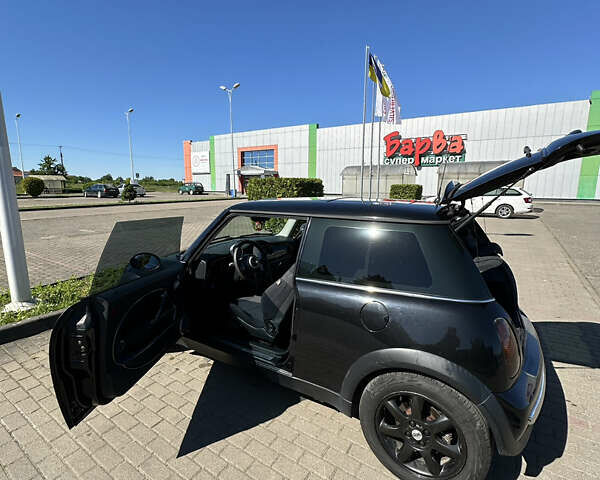 Чорний Міні Hatch, об'ємом двигуна 1.6 л та пробігом 275 тис. км за 4800 $, фото 7 на Automoto.ua