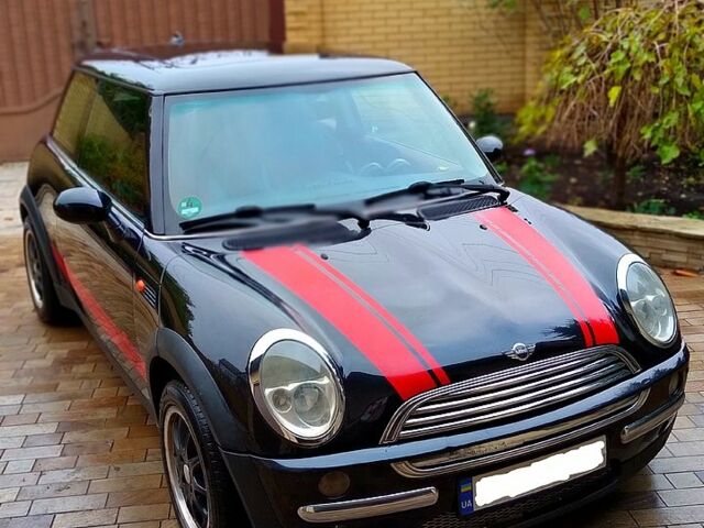 Черный Мини Hatch, объемом двигателя 1.6 л и пробегом 230 тыс. км за 4300 $, фото 1 на Automoto.ua