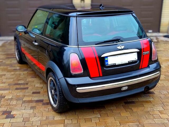 Черный Мини Hatch, объемом двигателя 1.6 л и пробегом 230 тыс. км за 4300 $, фото 4 на Automoto.ua