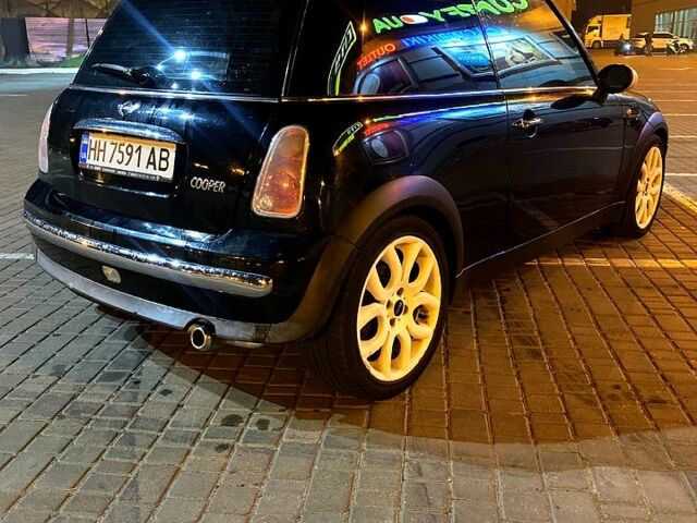 Черный Мини Hatch, объемом двигателя 1.6 л и пробегом 0 тыс. км за 5850 $, фото 1 на Automoto.ua