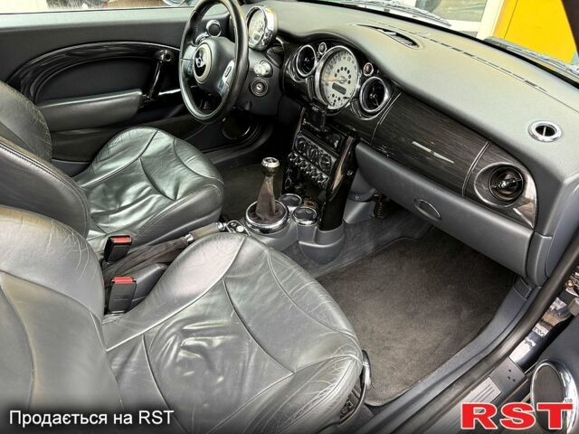 Черный Мини Hatch, объемом двигателя 1.4 л и пробегом 300 тыс. км за 4750 $, фото 11 на Automoto.ua