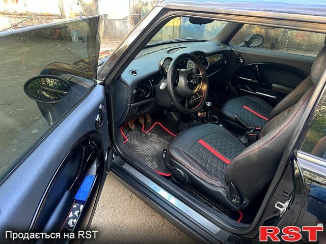 Черный Мини Hatch, объемом двигателя 1.6 л и пробегом 210 тыс. км за 5500 $, фото 7 на Automoto.ua