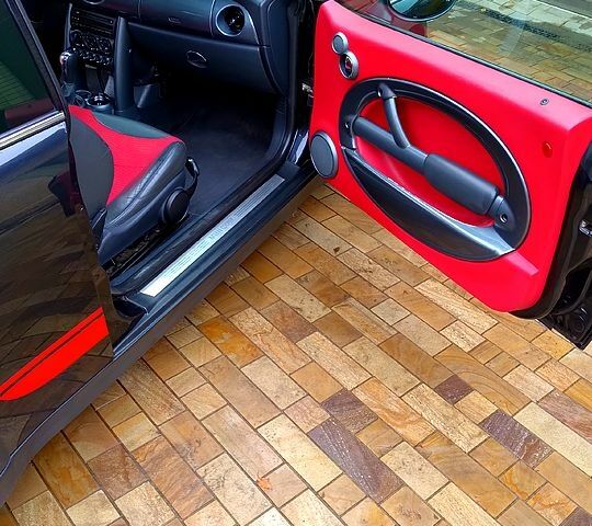 Черный Мини Hatch, объемом двигателя 1.6 л и пробегом 230 тыс. км за 4300 $, фото 6 на Automoto.ua