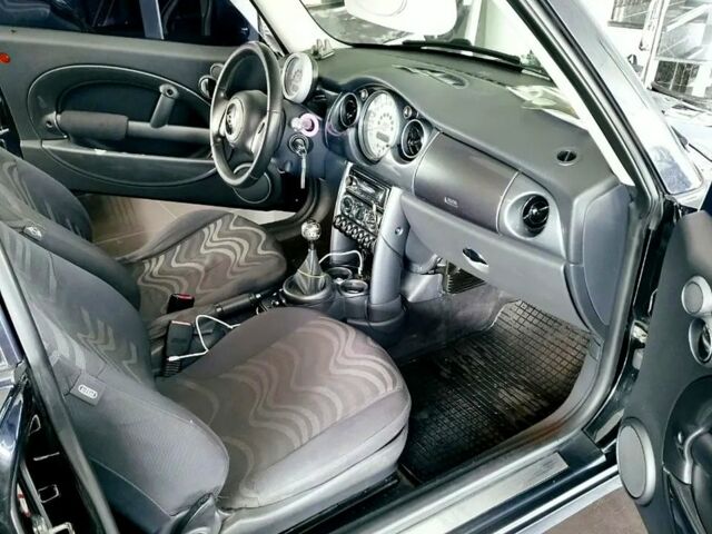 Чорний Міні Hatch, об'ємом двигуна 1.6 л та пробігом 200 тис. км за 3500 $, фото 9 на Automoto.ua