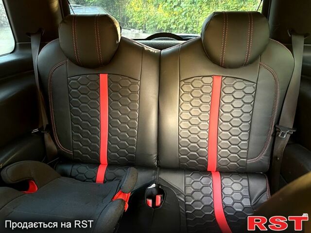 Черный Мини Hatch, объемом двигателя 1.6 л и пробегом 210 тыс. км за 5500 $, фото 5 на Automoto.ua