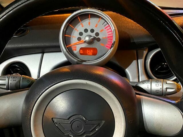 Черный Мини Hatch, объемом двигателя 1.6 л и пробегом 0 тыс. км за 5850 $, фото 5 на Automoto.ua