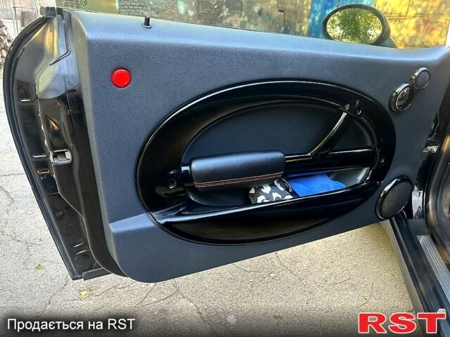 Черный Мини Hatch, объемом двигателя 1.6 л и пробегом 210 тыс. км за 5500 $, фото 6 на Automoto.ua