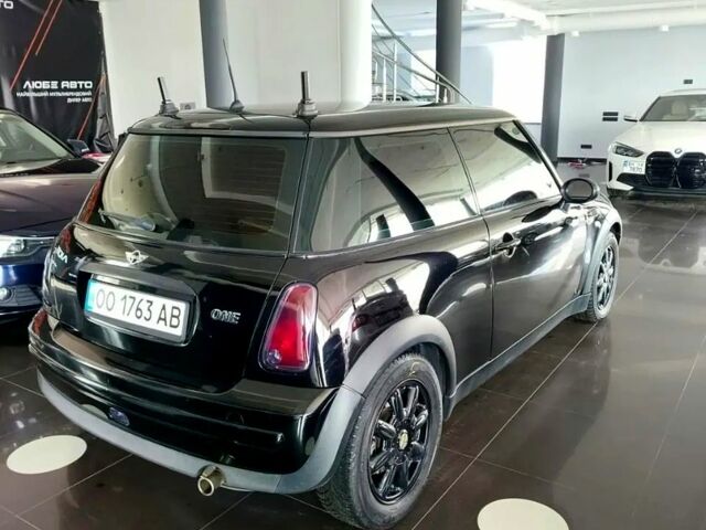 Черный Мини Hatch, объемом двигателя 1.6 л и пробегом 200 тыс. км за 3500 $, фото 4 на Automoto.ua