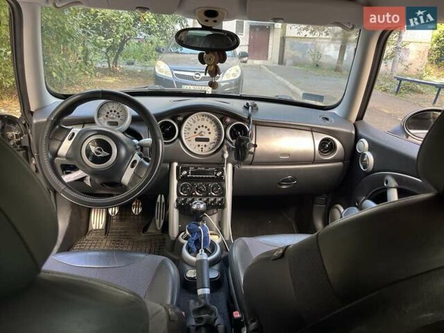Черный Мини Hatch, объемом двигателя 1.6 л и пробегом 267 тыс. км за 2800 $, фото 1 на Automoto.ua