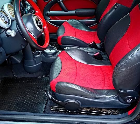 Черный Мини Hatch, объемом двигателя 1.6 л и пробегом 230 тыс. км за 4300 $, фото 11 на Automoto.ua