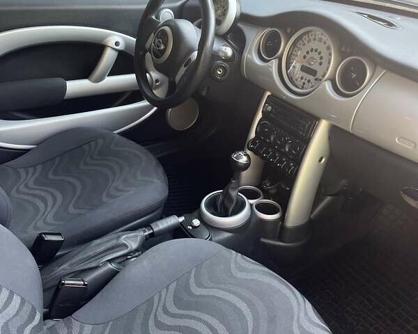 Черный Мини Hatch, объемом двигателя 1.6 л и пробегом 132 тыс. км за 5200 $, фото 4 на Automoto.ua