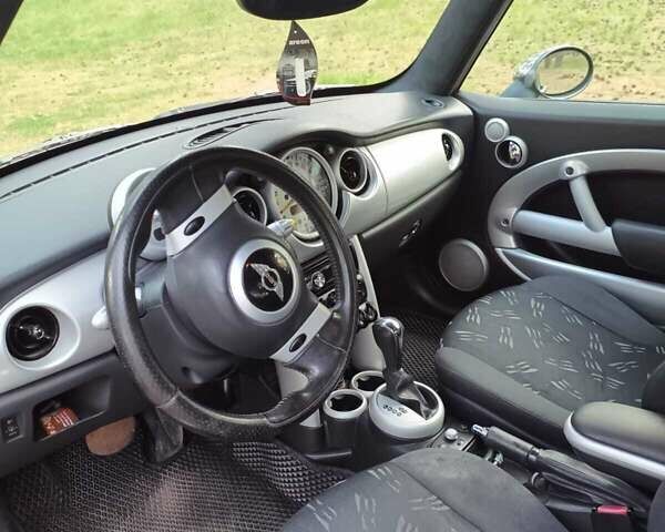 Черный Мини Hatch, объемом двигателя 1.6 л и пробегом 243 тыс. км за 6732 $, фото 5 на Automoto.ua