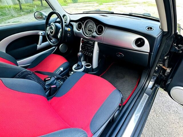Черный Мини Hatch, объемом двигателя 1.6 л и пробегом 175 тыс. км за 5999 $, фото 8 на Automoto.ua