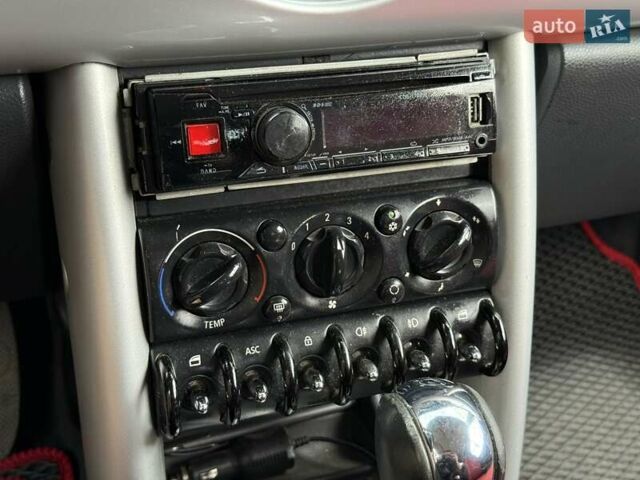 Черный Мини Hatch, объемом двигателя 1.6 л и пробегом 175 тыс. км за 4999 $, фото 13 на Automoto.ua