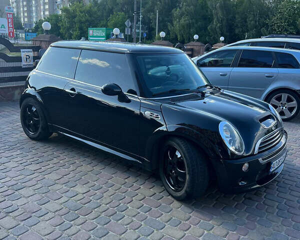 Черный Мини Hatch, объемом двигателя 1.6 л и пробегом 180 тыс. км за 4550 $, фото 1 на Automoto.ua