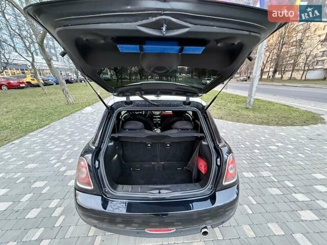 Черный Мини Hatch, объемом двигателя 1.4 л и пробегом 147 тыс. км за 6999 $, фото 31 на Automoto.ua