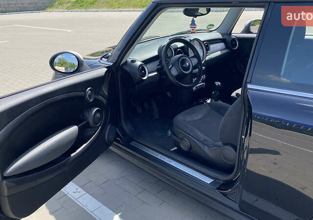 Черный Мини Hatch, объемом двигателя 1.4 л и пробегом 235 тыс. км за 4000 $, фото 27 на Automoto.ua