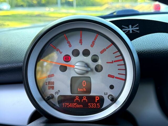 Черный Мини Hatch, объемом двигателя 1.4 л и пробегом 175 тыс. км за 6500 $, фото 2 на Automoto.ua