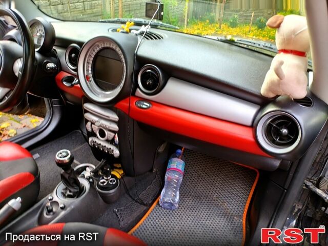 Черный Мини Hatch, объемом двигателя 1.6 л и пробегом 227 тыс. км за 4300 $, фото 2 на Automoto.ua