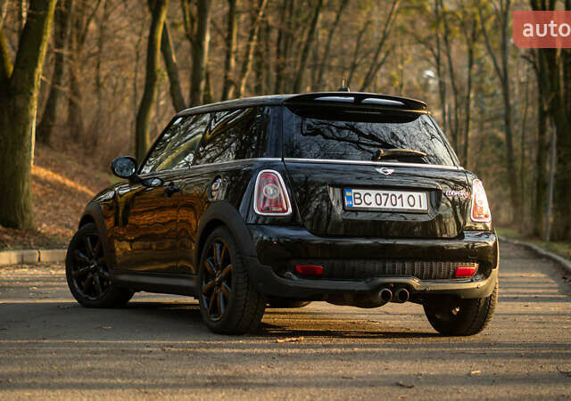 Черный Мини Hatch, объемом двигателя 1.6 л и пробегом 190 тыс. км за 8954 $, фото 2 на Automoto.ua