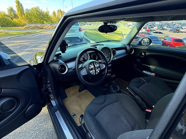 Черный Мини Hatch, объемом двигателя 1.4 л и пробегом 175 тыс. км за 6500 $, фото 1 на Automoto.ua